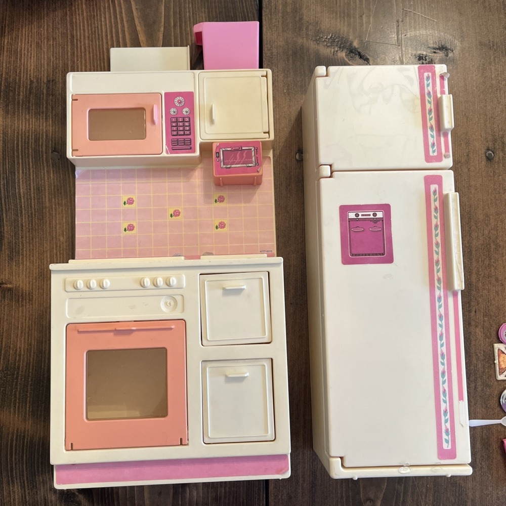 Vintage Barbie 1980s Sweet Roses Doll Bedding Kitchen Furniture Lot Mattel READ - Picture 15 of 16